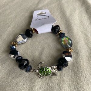 New with Tags Chloe Accessory Women's Beaded Stretch Bracelet Sea Turtle
